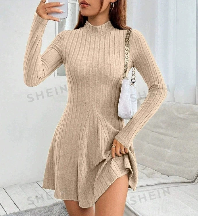 Vestido ajustado de manga larga con falda acampanada ceñida en la cintura y cuello medio alto para mujer