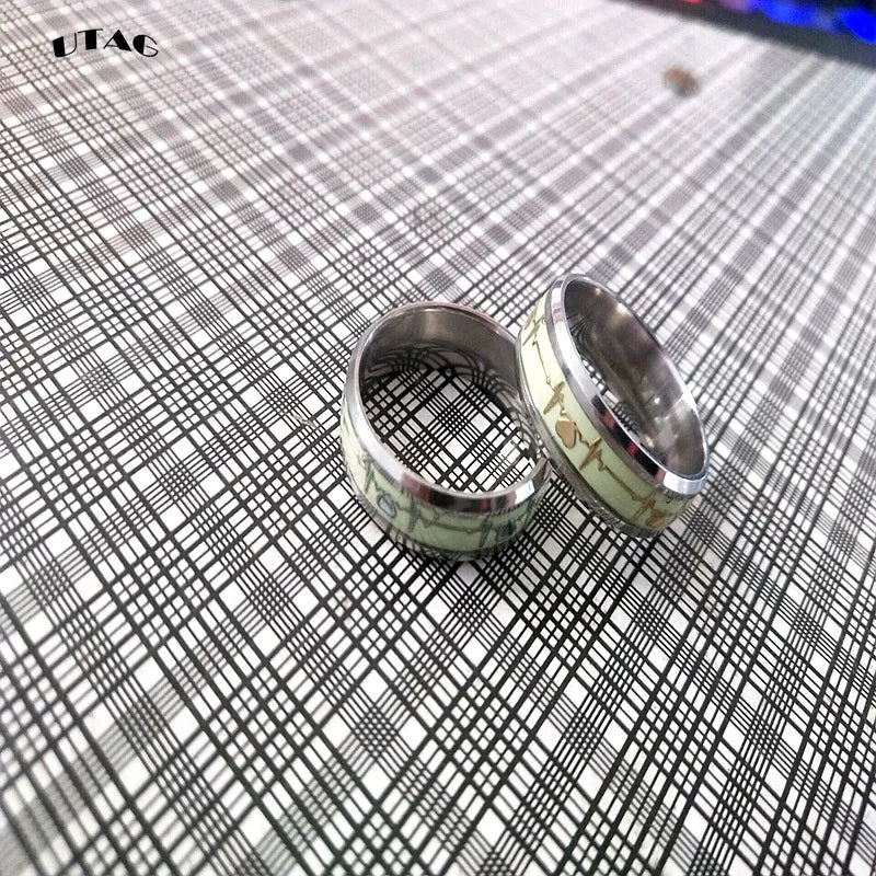 Anillo de dedo luminoso de acero inoxidable a la moda para mujeres y hombres que brilla en la oscuridad corazón pareja bandas de boda joyería accesorios de regalo